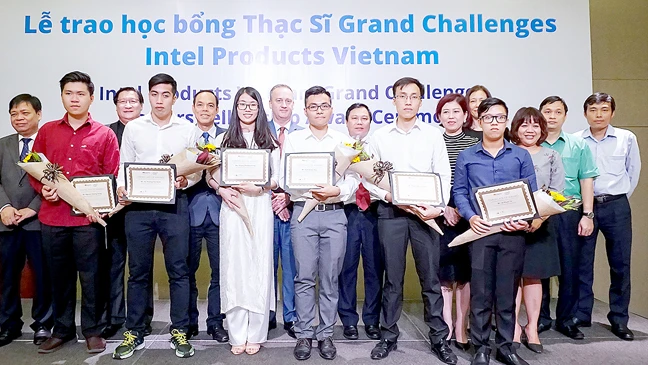 Intel Products Việt Nam: Hỗ trợ xây dựng thành phố thông minh