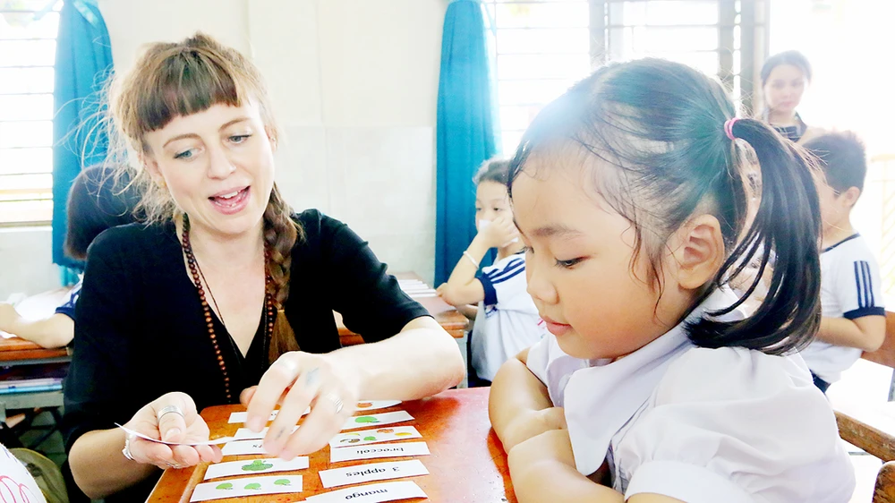 Giờ học Tiếng Anh tích hợp của học sinh Trường Tiểu học Tân Sơn Nhì, quận Tân Phú Ảnh: VÕ THẮM