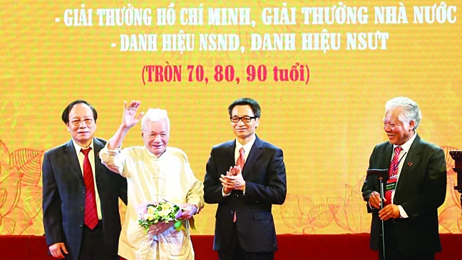  Hội Nghệ sĩ sân khấu Việt Nam tôn vinh các nghệ sĩ lão thành và các tác giả đoạt Giải thưởng Hồ Chí Minh và Giải thưởng Nhà nước