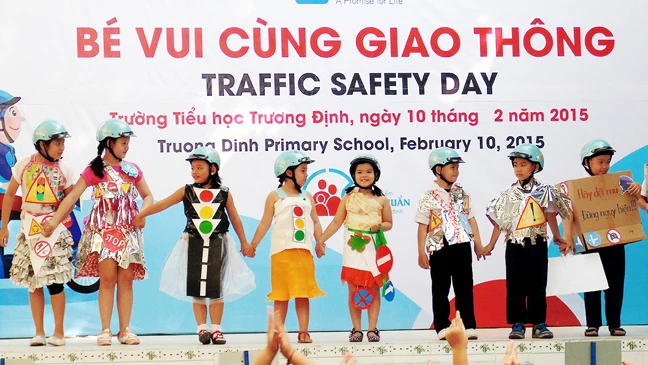 Giáo dục học sinh ý thức chấp hành luật giao thông tại Trường Tiểu học Trương Định (quận 12, TPHCM) 