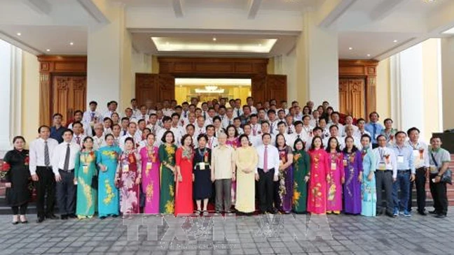 Tổng Bí thư Nguyễn Phú Trọng và các đại biểu nông dân xuất sắc
