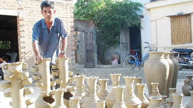 ​Làng Bàu Trúc hiện có trên 400 hộ gắn bó với nghề làm gốm