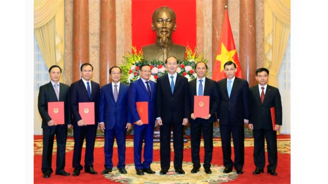 Chủ tịch nước Trần Đại Quang trao các quyết định phong hàm Đại sứ 
