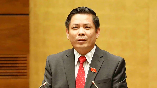 Bộ trưởng Bộ GTVT Nguyễn Văn Thể trình bày Tờ trình về chủ trương đầu tư cao tốc Bắc - Nam phía Đông