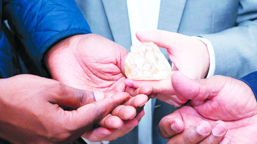 Phát hiện kim cương thô khổng lồ ở Sierra Leone