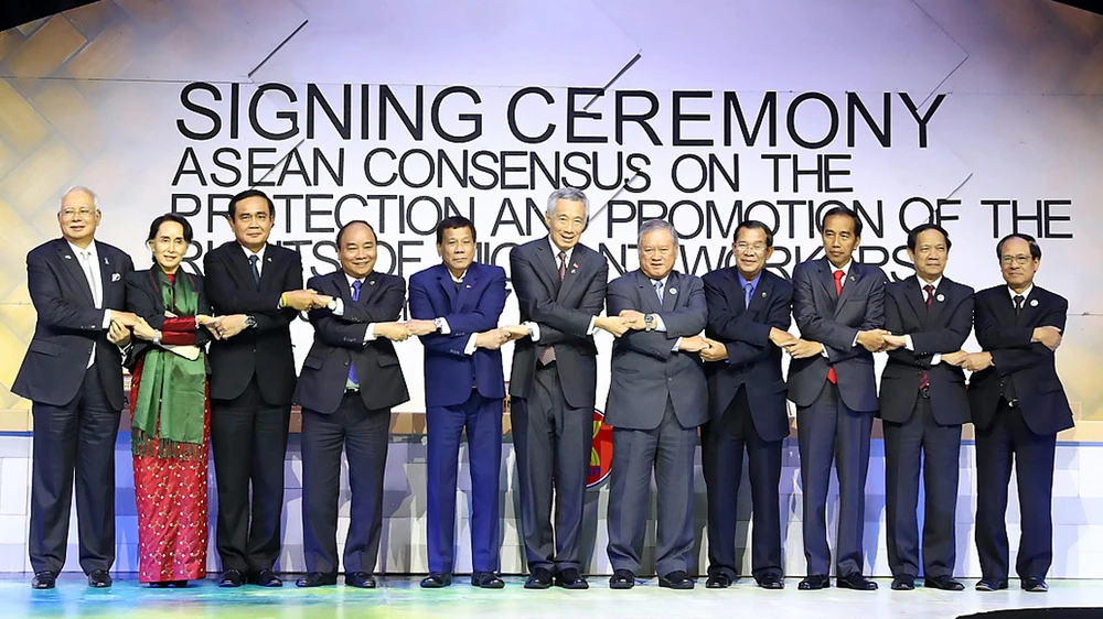 Thủ tướng Chính phủ Nguyễn Xuân Phúc dự Bế mạc Hội nghị Cấp cao ASEAN lần thứ 31 và các Hội nghị Cấp cao liên quan tại Trung tâm Hội nghị Quốc tế Philippines ở thủ đô Manila
