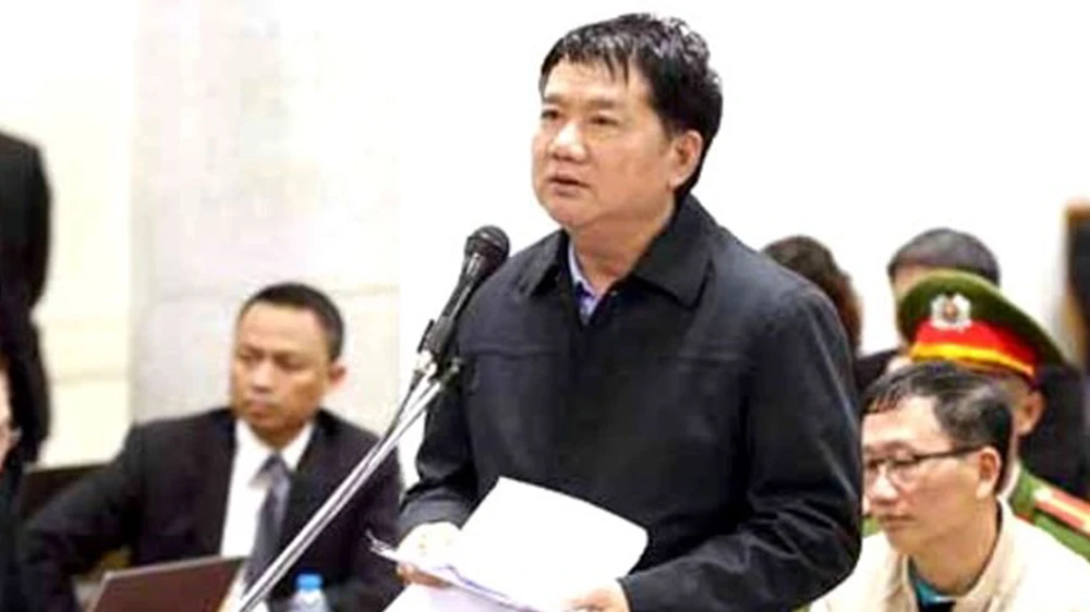 Ông Đinh La Thăng tự bào chữa cho bản thân tại phiên tòa xét xử vụ án xảy ra tại PVN và PVC