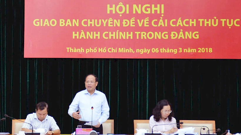 Phó Bí thư Thường trực Thành ủy TPHCM Tất Thành Cang phát biểu tại hội nghị