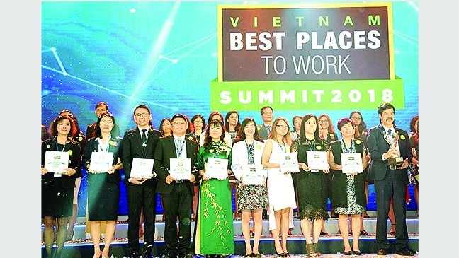 Vingroup chiếm ưu thế tuyệt đối trong Tốp 100 nơi làm việc tốt nhất Việt Nam