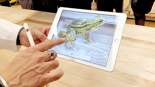 Apple ra mắt iPad học đường