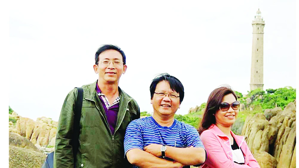 Nhà văn Bùi Nguyễn Trường Kiên trong một chuyến đi thực tế
