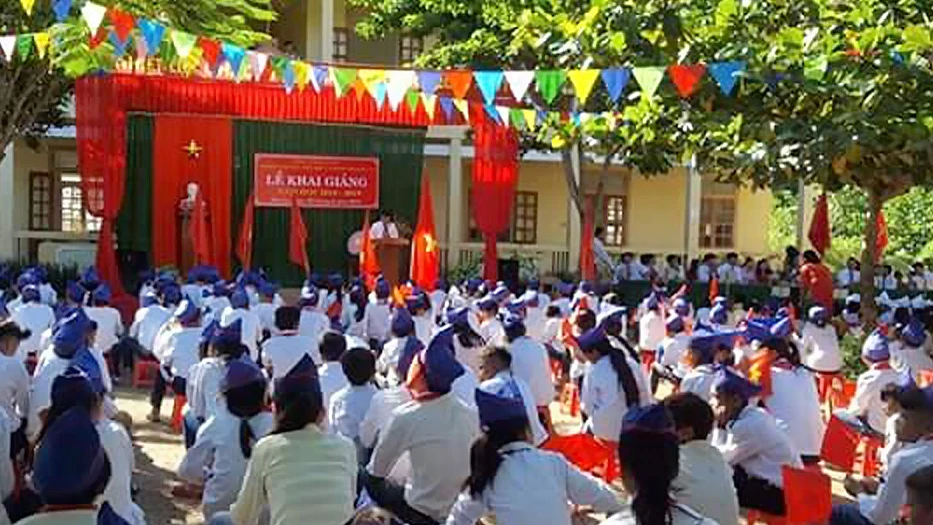Lễ khai giảng tại Trường Phổ thông dân tộc bán trú THCS Bắc Lý huyện miền núi Kỳ Sơn (Nghệ An)