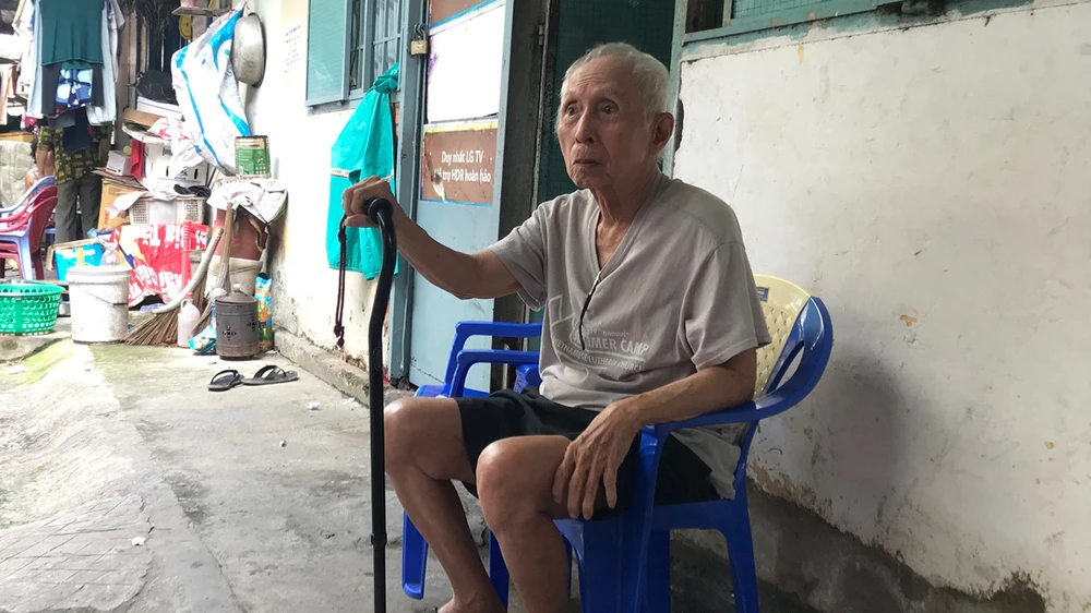 Ông Nguyễn Văn Ba bị giải tỏa hơn 80m2 nhà đất ở phường Bình Khánh, quận 2 hiện vẫn đang tạm cư, chờ TPHCM giải quyết dứt điểm. Ảnh: KIỀU PHONG
