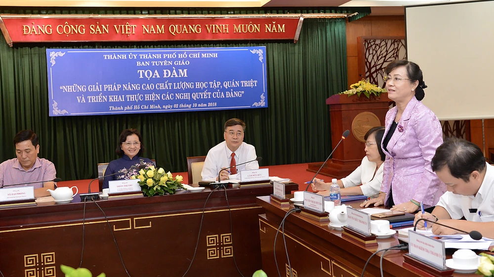 Đồng chí Nguyễn Thị Quyết Tâm phát biểu tại buổi tọa đàm