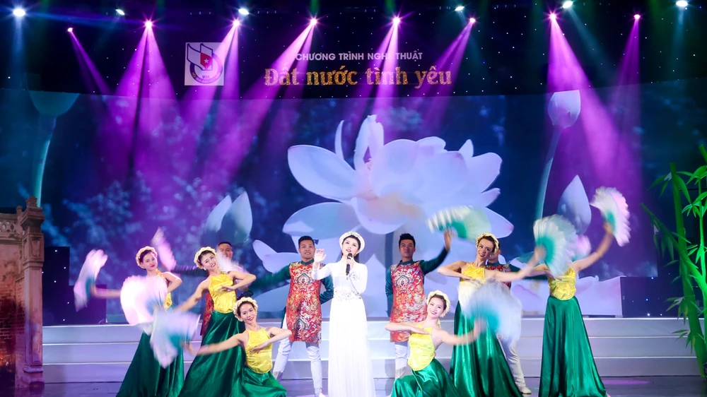 “Đất nước tình yêu” lần 3 - món quà âm nhạc mừng ngày Phụ nữ Việt Nam