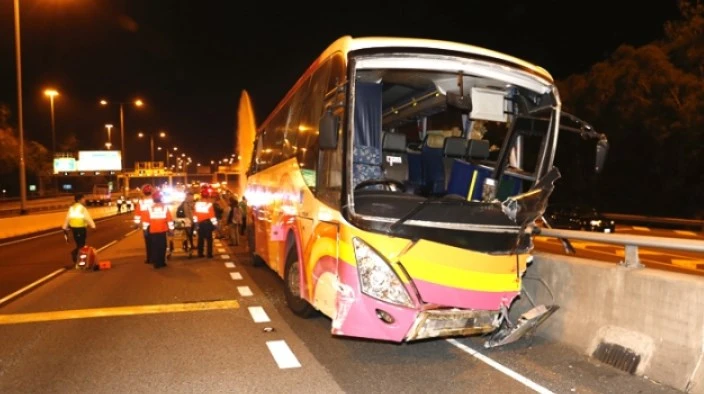 Hiện trường vụ tai nạn giao thông kinh hoàng xảy ra tại Hong Kong sáng 30-11