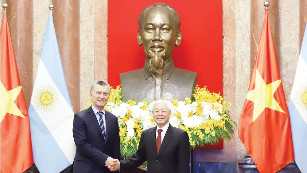 Tổng Bí thư, Chủ tịch nước Nguyễn Phú Trọng và Tổng thống Argentina Mauricio Macri. Ảnh: Viết Chung
