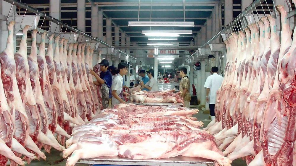 Kiểm soát chất lượng thịt heo ngay tại các chợ đầu mối