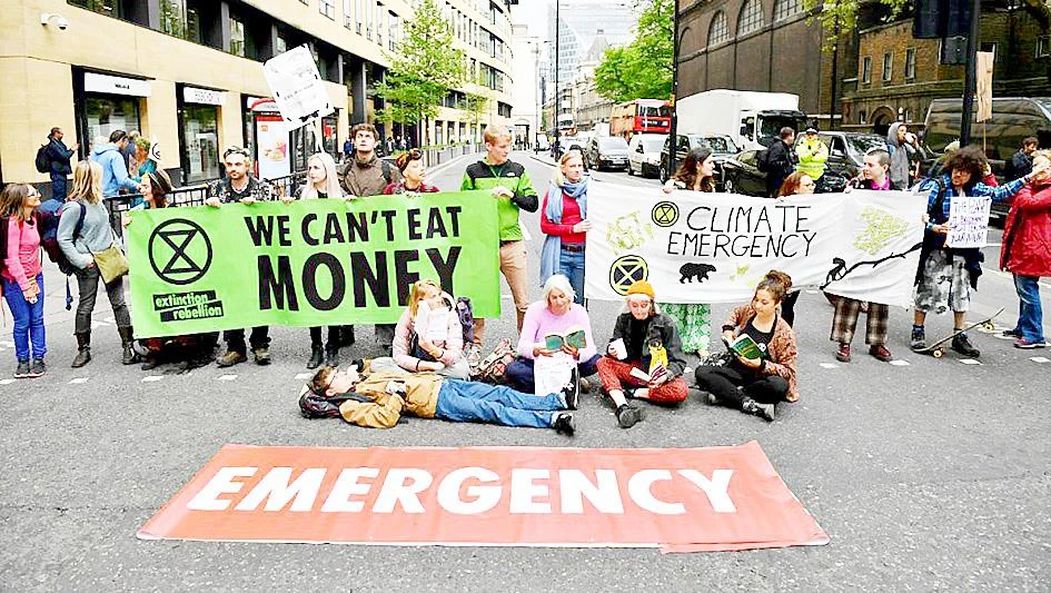 Các nhóm bảo vệ môi trường tuần hành chống biến đổi khí hậu tại London