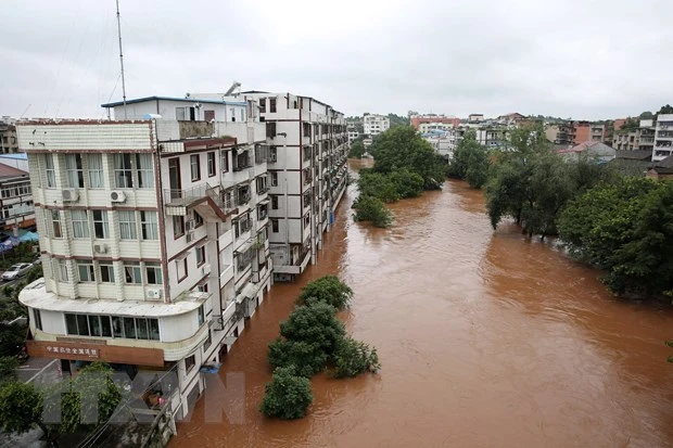 Cảnh ngập lụt tại Neijiang, tỉnh Tứ Xuyên. Ảnh: THX/TTXVN