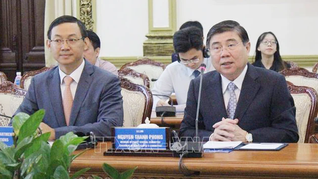 Đồng chí Nguyễn Thành Phong, Chủ tịch UBND TPHCM phát biểu tại buổi làm việc 