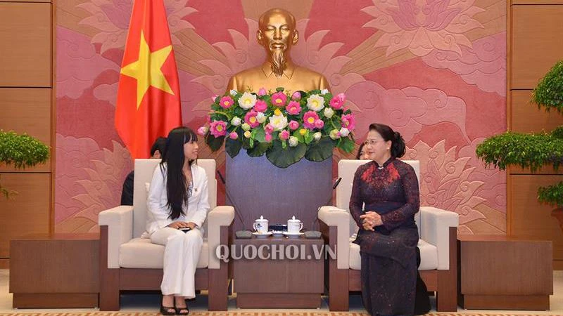 Chủ tịch Quốc hội Nguyễn Thị Kim Ngân và Chủ tịch Nhóm nghị sĩ hữu nghị Pháp-Việt Nam của Quốc hội Pháp Stéphanie Đỗ