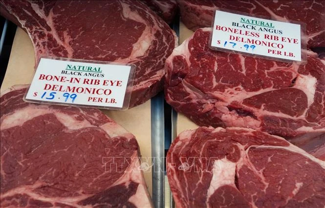 Thịt bò được bày bán tại một chợ ở Washington, DC, Mỹ. Ảnh: AFP/TTXVN