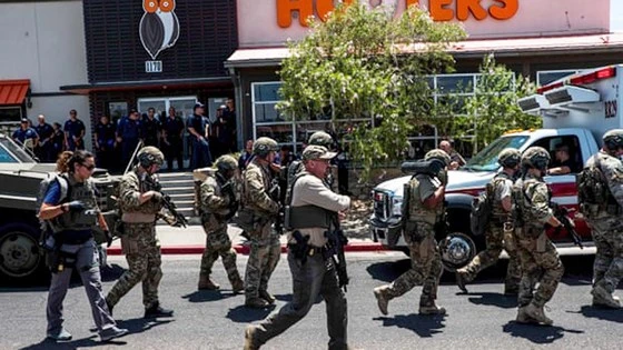 Hiện trường vụ xả súng ngày 3-8 (giờ địa phương) tại một siêu thị Wal-Mart ở thành phố El Paso, bang Texas, Mỹ. 