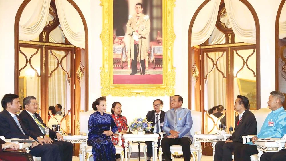 Chủ tịch Quốc hội Nguyễn Thị Kim Ngân hội kiến Thủ tướng Thái Lan Prayut Chan-ocha. Ảnh: TTXVN
