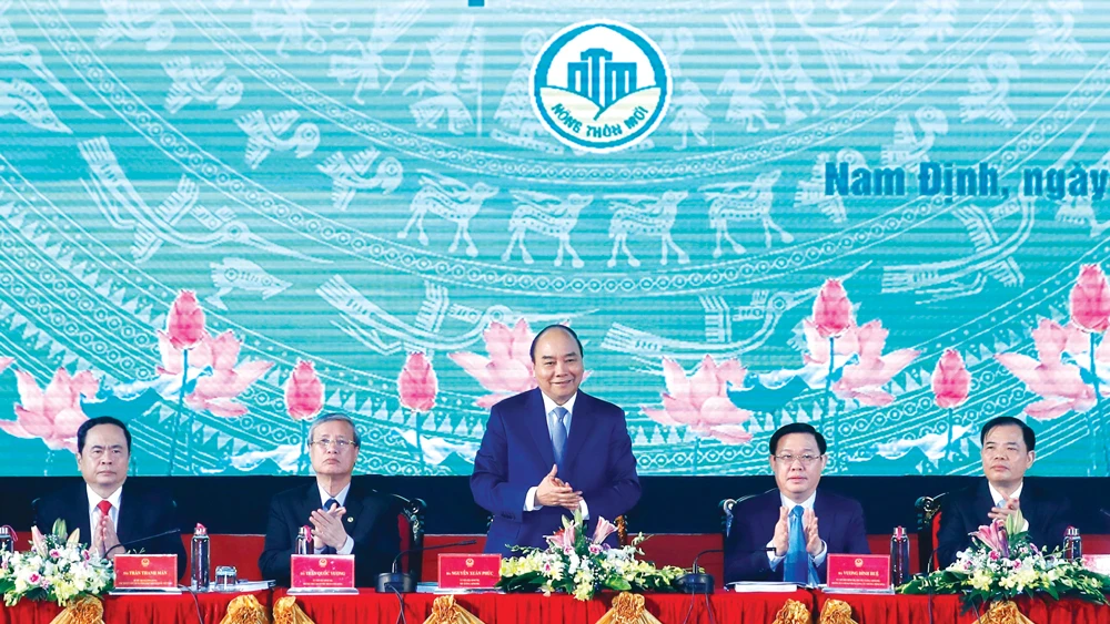 Thủ tướng Nguyễn Xuân Phúc cùng các đồng chí lãnh đạo tại hội nghị. Ảnh: TTXVN