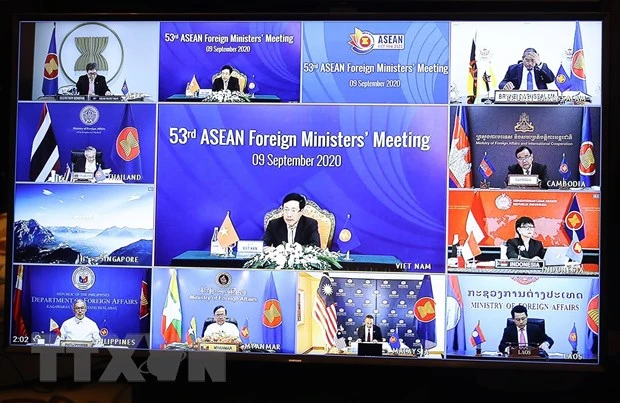 Bộ trưởng Ngoại giao các nước ASEAN dự hội nghị trực tuyến. Ảnh: TTXVN