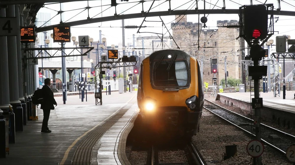 Chính phủ Anh đã bắt đầu kế hoạch "đại tu" toàn diện ngành đường sắt. Ảnh: chroniclelive.co.uk