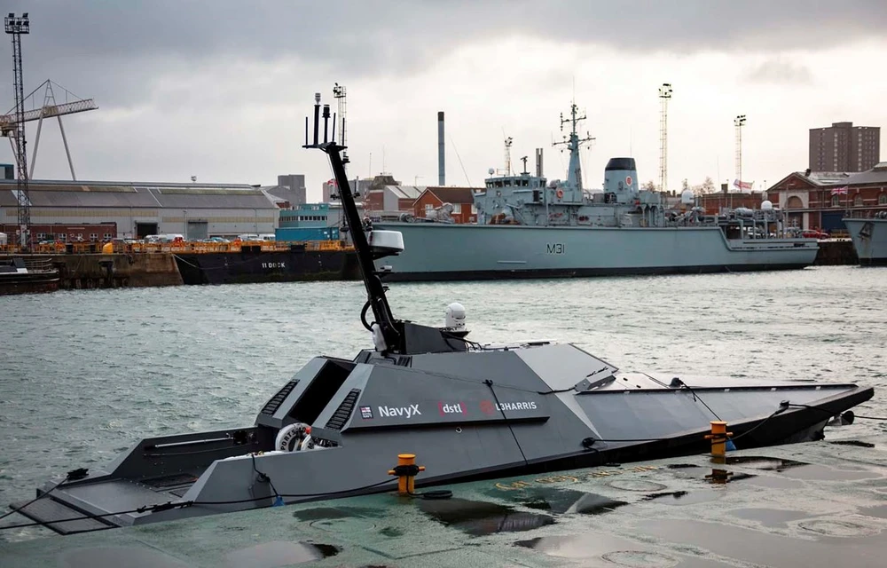 Siêu tàu robot Madfox. Nguồn: Royal Navy