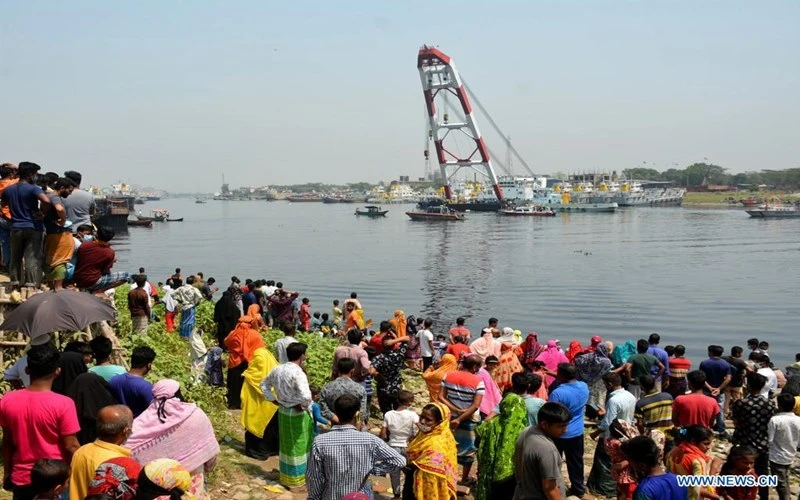Hiện trường vụ chìm phà tại Bangladesh, ngày 5-4. Ảnh: Tân Hoa xã