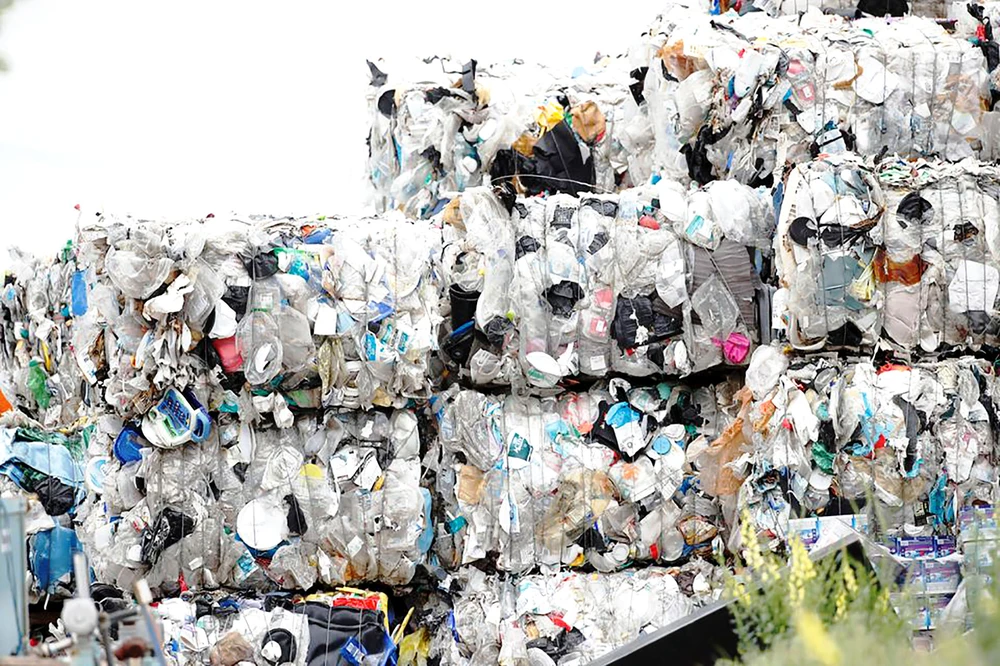 Rác thải nhựa chờ tái chế