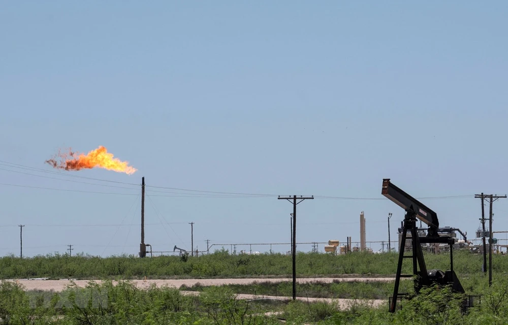 Một cơ sở khai thác dầu và khí đốt gần Odessa, Texas, Mỹ. Ảnh: AFP/TTXVN