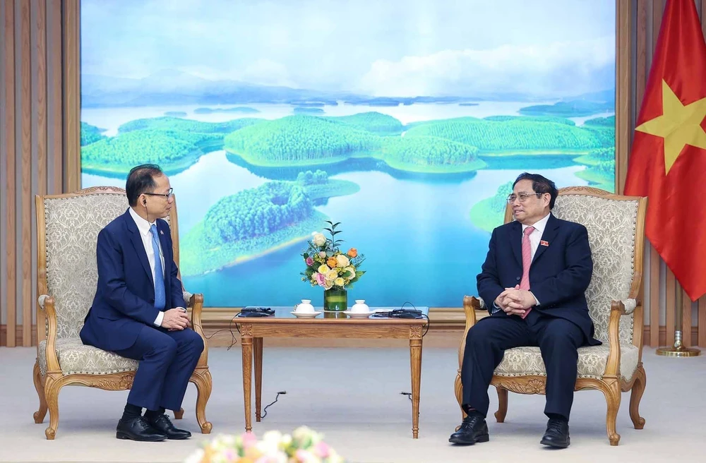 Thủ tướng Phạm Minh Chính tiếp Đại sứ Vương quốc Campuchia Chay Navuth. Ảnh: TTXVN