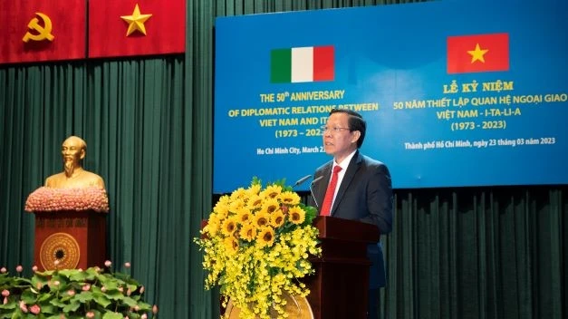 Chủ tịch UBND TPHCM Phan Văn Mãi phát biểu tại buổi lễ. Ảnh: QUỐC THANH