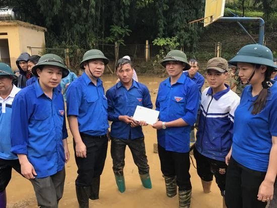 Động viên lực lượng Đoàn viên thanh niên huyện Mù Căng Chải khắc phục hậu quả mưa lũ ở địa phương