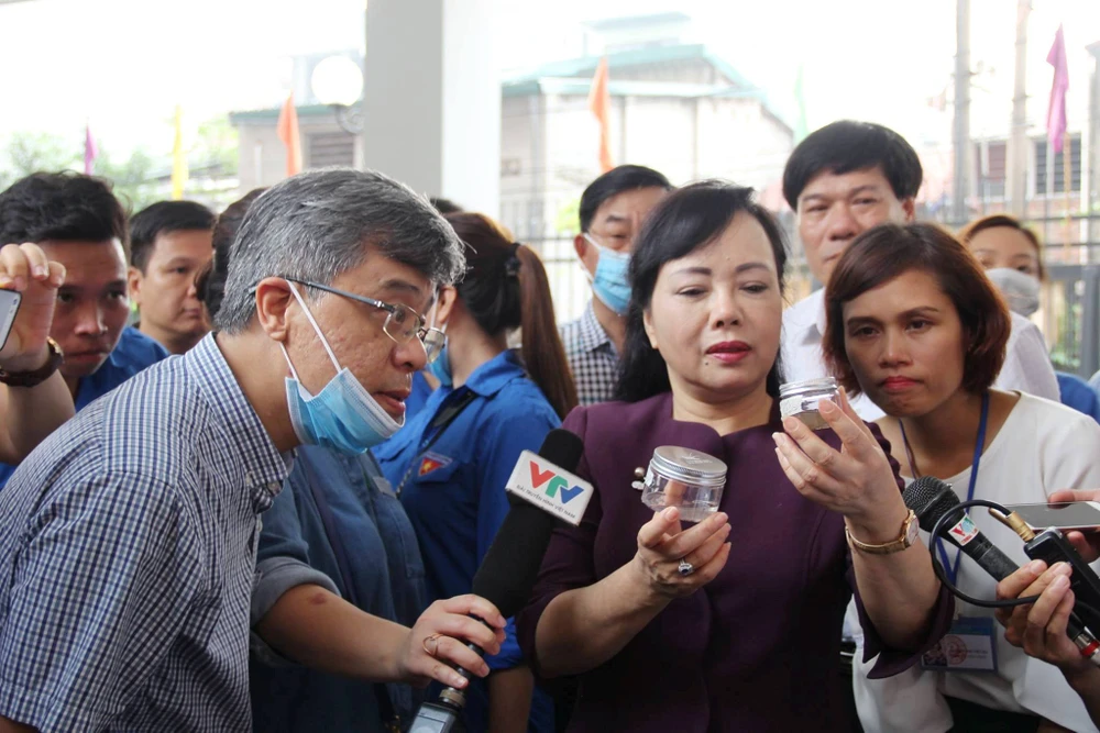 Bộ trưởng Bộ Y tế yêu cầu việc "hạ hỏa" dịch SXH trên địa bàn Hà Nội phải hiệu quả và quyết liệt hơn 