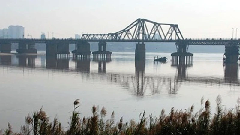 Cầu Long Biên nơi từng phải gánh chịu nhiều bom đạn thời chiến tranh