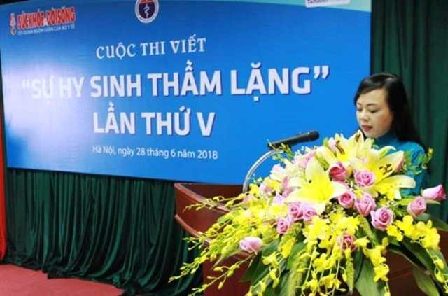 Bộ trưởng Bộ Y tế Nguyễn Thị Kim Tiến phát biểu tại lễ phát động cuộc thi viết "Sự hy sinh thầm lặng"