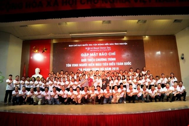 100 người hiến máu tình nguyện tiêu biểu ở Việt Nam được tôn vinh