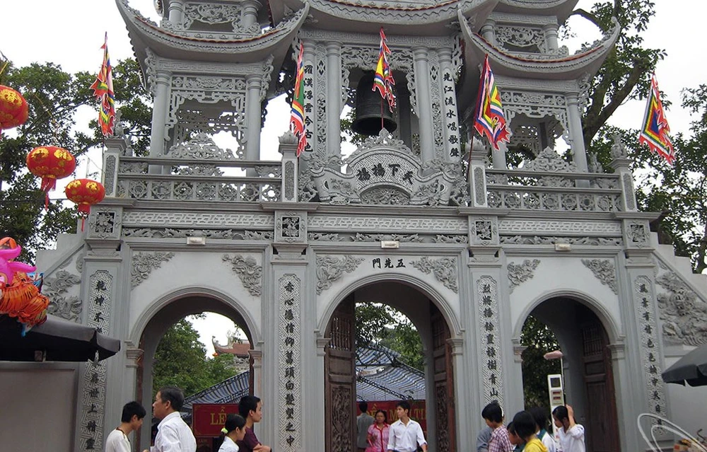 Đền Tiên La, ởhuyện Hưng Hà, Thái Bình luôn thu hút được khá đông du khách thập phương