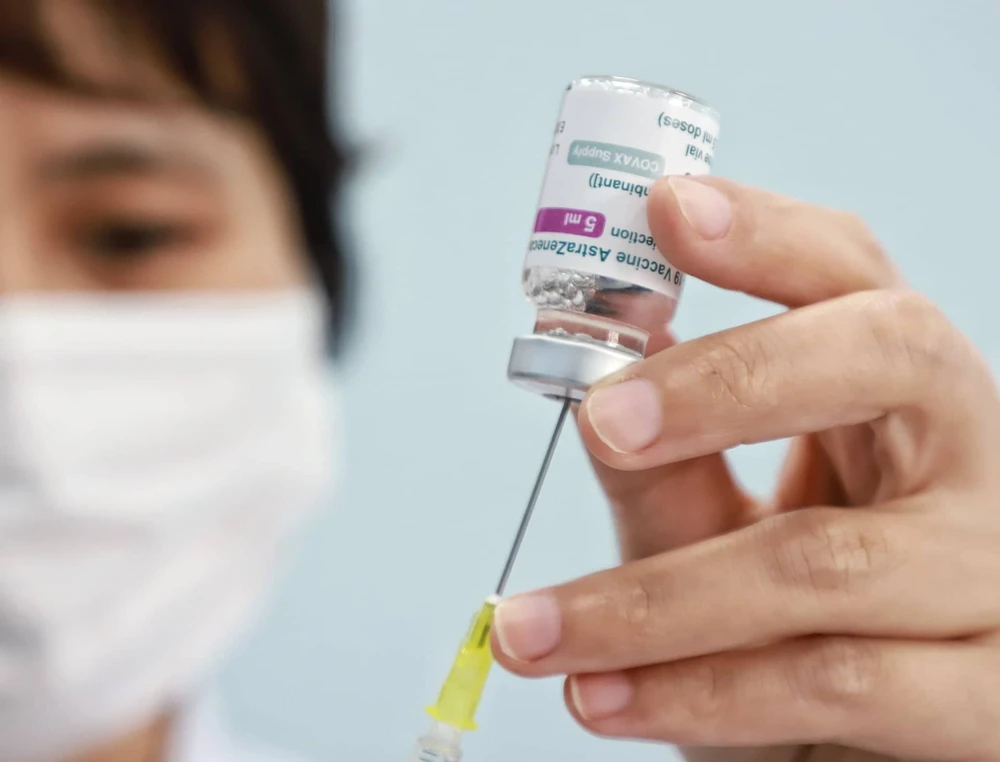 Bộ Y tế khuyến cáo người dân cần phải giác với những lời mời đăng ký tiêm vaccine Covid-19 trên mạng xã hội. Ảnh: QUANG PHÚC