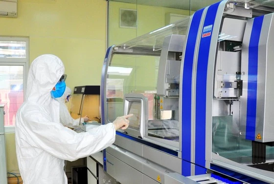 Hệ thống máy RT-PCR tự động xét nghiệm Covid-19