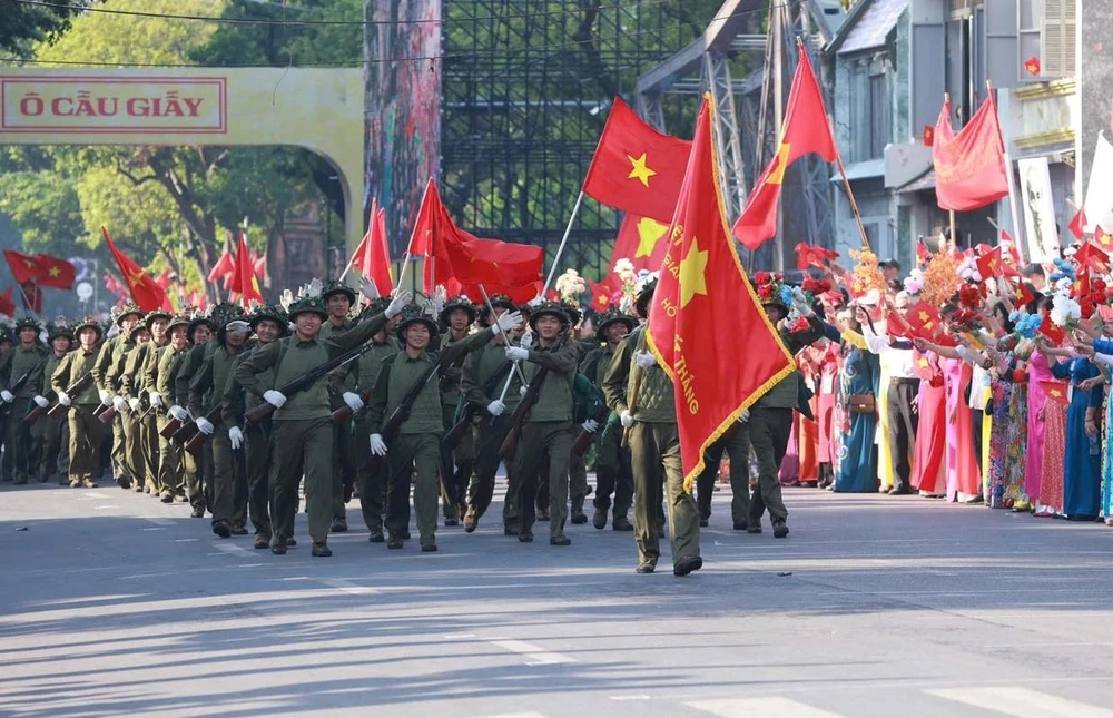 Hào hùng những đoàn quân trùng trùng tiến về “Giải phóng Thủ đô”