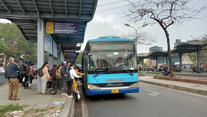 Hôm nay, Hà Nội tăng giá vé xe buýt, miễn phí không thời hạn với người có công 