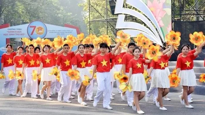  Cảm hứng mãnh liệt về tình yêu nước qua chương trình "Hành khúc học sinh Thủ đô" 