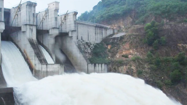 Các hồ thủy điện đang xả lũ về hạ lưu các con sông lớn tại Thừa Thiên - Huế